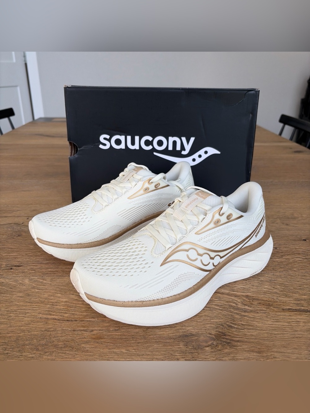 Sizes 7.5 & 10 Women Saucony Ride 18 Running Shoes, Vanilla S11000-104 - Picture 1 of 10